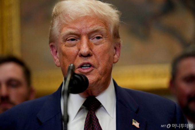 (워싱턴 로이터=뉴스1) 김지완 기자 = 31일(현지시간) 도널드 트럼프 미국 대통령이 워싱턴 백악관 루즈벨트룸에서 연설하고 있다. 2025.07.31  ⓒ 로이터=뉴스1  Copyright (C) 뉴스1. All rights reserved. 무단 전재 및 재배포,  AI학습 이용 금지. /사진=(워싱턴 로이터=뉴스1) 김지완 기자