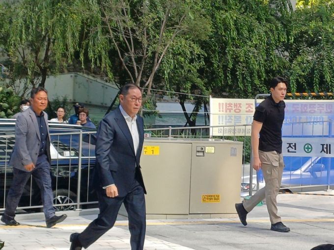 조현상 HS효성 부회장이 4일 오전 서울 종로구에 위치한 KT광화문빌딩웨스트에 마련된 특검 사무실에 출석하고 있다. /사진=오석진 기자