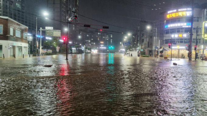 호우경보가 내린 3일 광주 북구 신안교 일대가 다시 침수된 모습/사진=뉴스1(독자 제공)