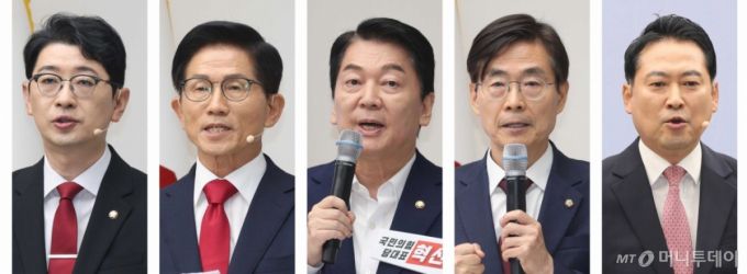 [서울=뉴시스] 조성봉 기자 = 주진우(왼쪽 사진부터), 김문수, 안철수, 조경태, 장동혁 국민의힘 당대표 후보가 3일 오후 서울 여의도 국민의힘 중앙당사에서 열린 제6차 전당대회 당 대표 후보자 비전대회에서 비전발표를 하고 있다. 2025.08.03. suncho21@newsis.com /사진=조성봉