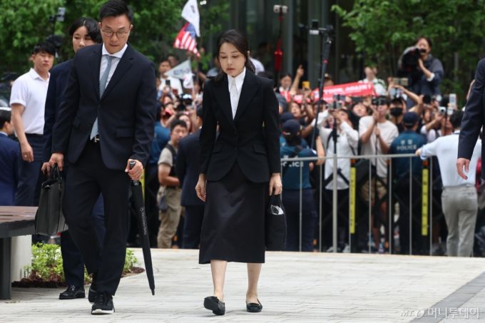 6일 민중기 특별검사팀에 출석한 김건희 여사 /사진=뉴스1