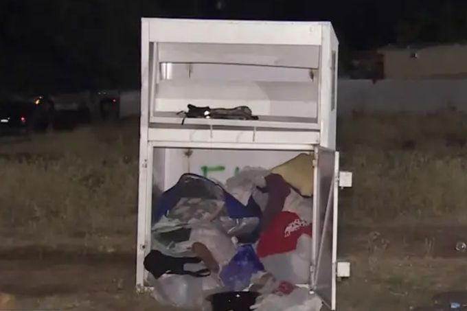 미국 캘리포니아에서 한 중년 여성이 의류 기부함에 갇혀 숨지는 사고가 발생해 현지 경찰이 수사에 나섰다.