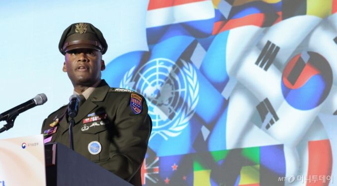 [고양=뉴시스] 김명원 기자 = 제이비어 T. 브런슨 유엔군사령부 사령관이 27일 오전 경기 고양시 일산 킨텍스 제2전시장에서 열린 유엔군 참전의 날 기념식에서 인사말을 하고 있다. (공동취재) 2025.07.27.
