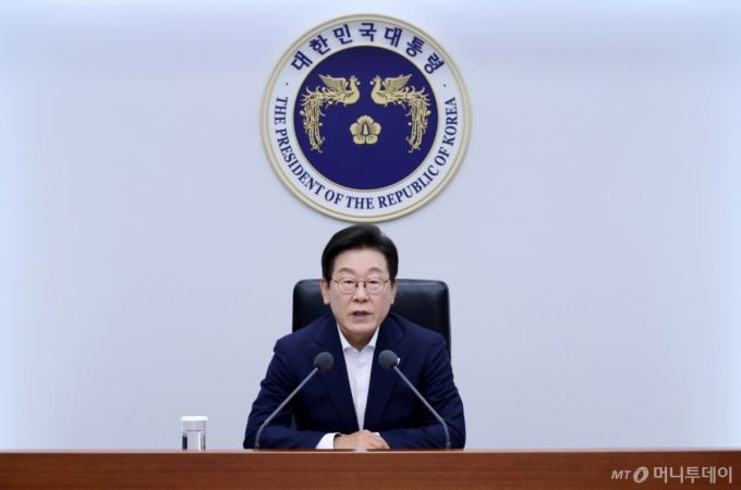 [서울=뉴시스] 고범준 기자 = 이재명 대통령이 14일 서울 용산 대통령실 청사에서 열린 제7차 수석보좌관회의에서 발언하고 있다. (대통령실통신사진기자단) 2025.08.14. bjko@newsis.com /사진=