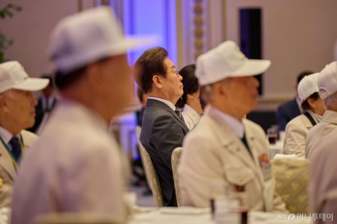 (서울=뉴스1) 허경 기자 = 이재명 대통령이 27일 청와대 영빈관에서 열린 '호국보훈의 달, 대통령의 초대' 행사에 참석해 있다. (대통령실 제공. 재판매 및 DB 금지) 2025.6.27/뉴스1  Copyright (C) 뉴스1. All rights reserved. 무단 전재 및 재배포,  AI학습 이용 금지. /사진=(서울=뉴스1) 허경 기자