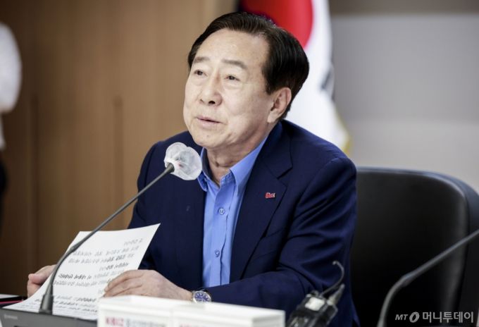 [서울=뉴시스] 정병혁 기자 = 김기문 중소기업중앙회장이 19일 서울 영등포구 중소기업중앙회에서 열린 노조법 개정 관련 간담회에서 인사말을 하고 있다. 2025.08.19. jhope@newsis.com /사진=정병혁