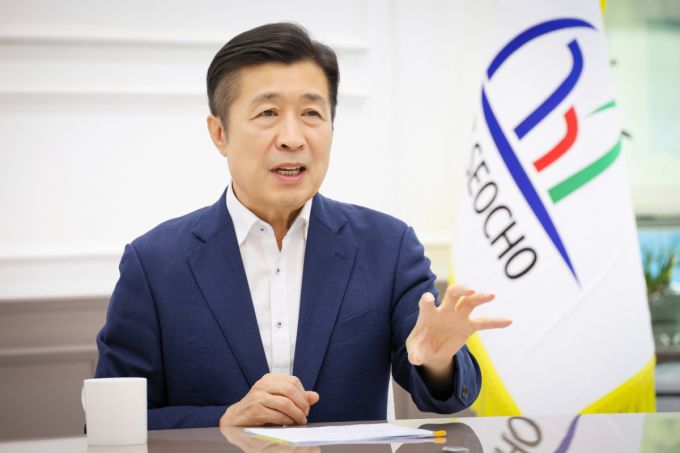 서울 서초구청 집무실에서 머니투데이와 인터뷰를 하고 있는 전성수 서초구청장. /사진=서울 서초구청