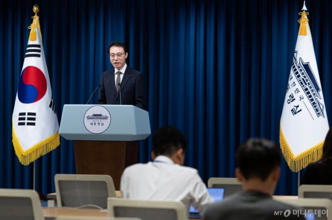 (서울=뉴스1) 이재명 기자 = 이규연 대통령실 홍보소통수석이 24일 서울 용산 대통령실 청사에서 '이재명 정부 소통 80일' 회고와 과제 관련 브리핑을 하고 있다. 2025.8.24/뉴스1  Copyright (C) 뉴스1. All rights reserved. 무단 전재 및 재배포,  AI학습 이용 금지. /사진=(서울=뉴스1) 이재명 기자