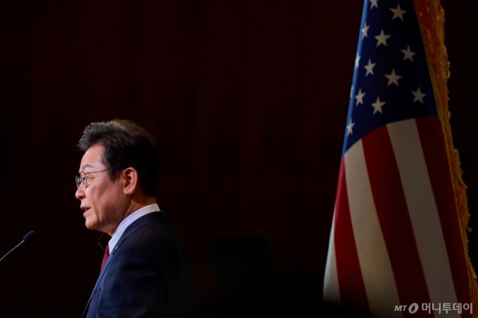 (서울=뉴스1) 이재명 기자 = 이재명 대통령이 25일(현지시간) 미국 워싱턴 DC 국제전략문제연구소(CSIS)에서 정책 연설을 하고 있다. (이재명 대통령 SNS. 재판매 및 DB 금지) 2025.8.28/뉴스1  Copyright (C) 뉴스1. All rights reserved. 무단 전재 및 재배포,  AI학습 이용 금지. /사진=(서울=뉴스1) 이재명 기자