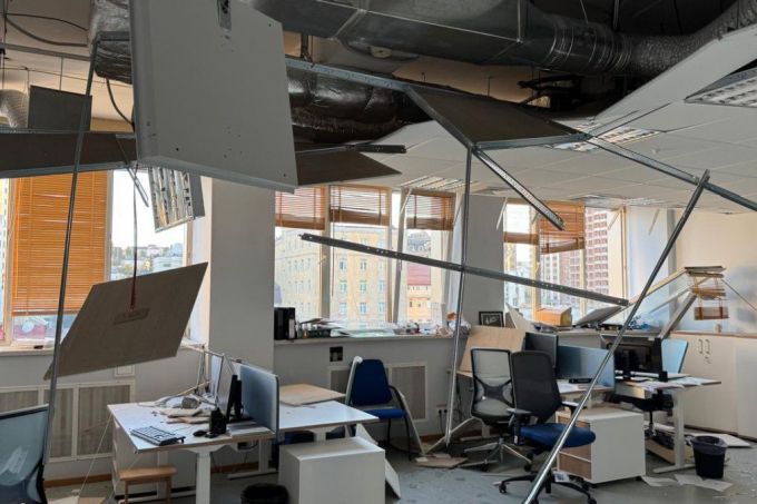 28일(현지시간) 러시아의 미사일 공격으로 훼손된 우크라이나 수도 키이우 주재 EU(유럽연합) 대표부 건물 /사진=카타리나 마테르노바 주우크라이나 EU 대사 X 계정