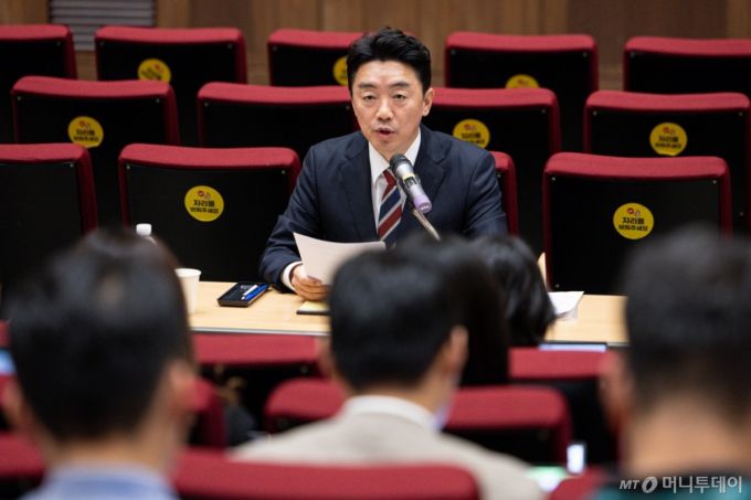 (서울=뉴스1) 이재명 기자 = 강훈식 대통령 비서실장이 28일 서울 용산 대통령실 청사에서 열린 기자간담회에서 발언을 하고 있다. 2025.8.28/뉴스1  Copyright (C) 뉴스1. All rights reserved. 무단 전재 및 재배포,  AI학습 이용 금지. /사진=(서울=뉴스1) 이재명 기자