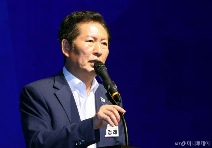 [인천=뉴시스] 조성봉 기자 = 정청래 더불어민주당 대표가 28일 인천 중구 파라다이스시티 컨벤션센터 그랜드볼룸에서 열린 2025년 정기국회 대비 민주당 국회의원 워크숍에서 발언을 하고 있다. 2025.08.28. suncho21@newsis.com /사진=조성봉