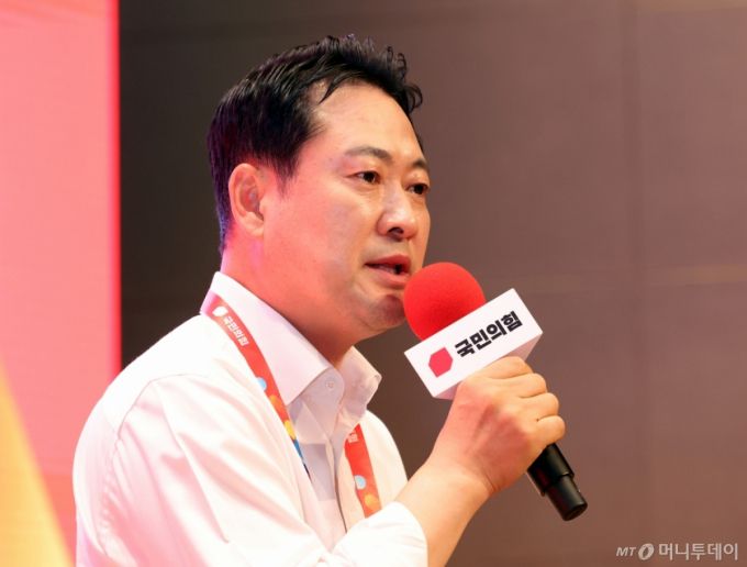 [인천=뉴시스] 김금보 기자 = 장동혁 국민의힘 대표가 29일 오전 인천 중구 인천국제공항공사 항공교육원에서 열린 2025 국민의힘 국회의원 연찬회에서 마무리 발언을 하고 있다. 2025.08.29. kgb@newsis.com /사진=김금보