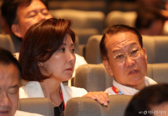 [인천=뉴시스] 김금보 기자 = 나경원 국민의힘 의원이 28일 오후 인천 중구 인천국제공항공사 항공교육원에서 열린 2025 국민의힘 국회의원 연찬회에 참석해 있다. 2025.08.28. kgb@newsis.com /사진=김금보