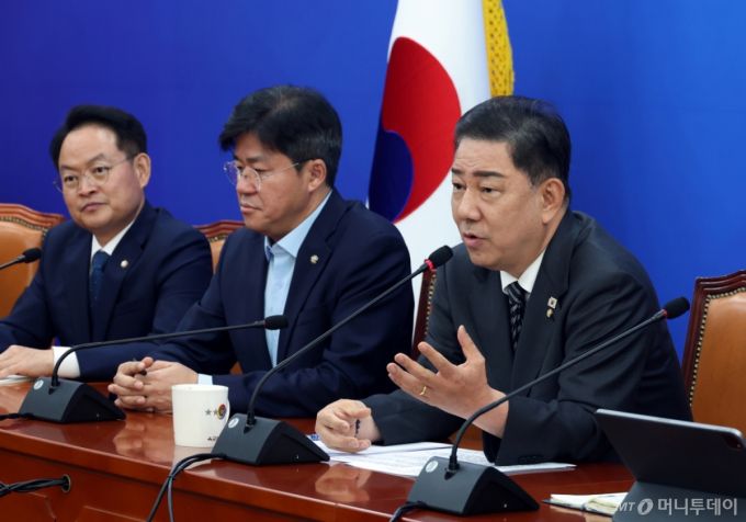 [서울=뉴시스] 고승민 기자 = 김병기 더불어민주당 원내대표가 2일 서울 여의도 국회에서 2025 정기국회 관련 기자회견을 하고 있다. 2025.09.02. kkssmm99@newsis.com /사진=고승민