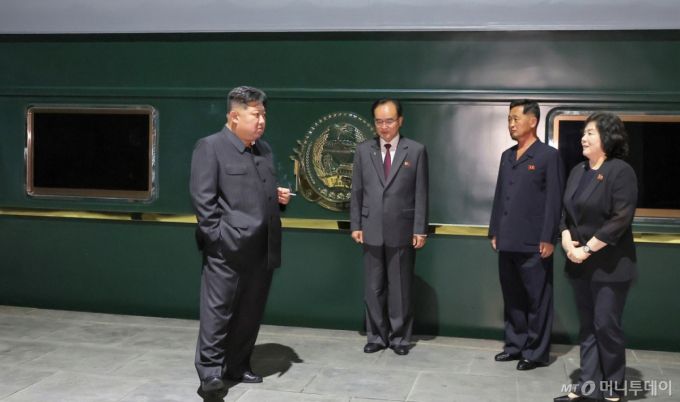 (평양 노동신문=뉴스1) = 북한 노동당 기관지 노동신문은 2일 김정은 당 총비서가 중국 인민항일전쟁 및 세계반파쑈전쟁승리(전승절) 80주년 기념행사에 참석하기 위해 지난 1일 전용열차로 출발해 2일 새벽 국경을 통과했다고 보도했다. [국내에서만 사용가능. 재배포 금지. DB 금지. For Use Only in the Republic of Korea. Redistribution Prohibited] rodongphoto@news1.kr  Copyright (C) 뉴스1. All rights reserved. 무단 전재 및 재배포,  AI학습 이용 금지. /사진=(평양 노동신문=뉴스1)