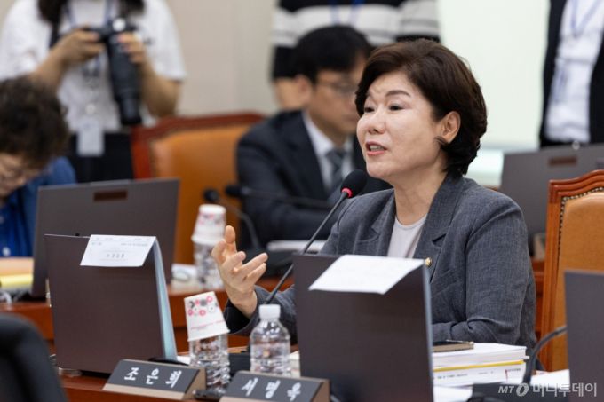 (서울=뉴스1) 이승배 기자 = 1일 서울 여의도 국회에서 열린 제429회 국회(정기회) 여성가족위원회 제1차 전체회의에서 조은희 국민의힘 간사가 의사진행 발언하고 있다. 2025.9.1/뉴스1  Copyright (C) 뉴스1. All rights reserved. 무단 전재 및 재배포,  AI학습 이용 금지. /사진=(서울=뉴스1) 이승배 기자