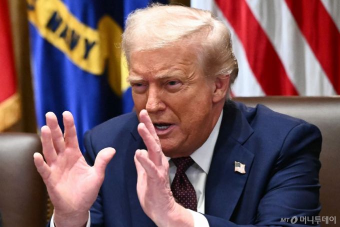 (워싱턴DC AFP=뉴스1) 류정민 특파원 = 도널드 트럼프 미국 대통령이 26일(현지시간) 워싱턴DC 백악관에서 열린 내각 회의에서 발언하고 있다. 2025.08.26.   ⓒ AFP=뉴스1  Copyright (C) 뉴스1. All rights reserved. 무단 전재 및 재배포,  AI학습 이용 금지.