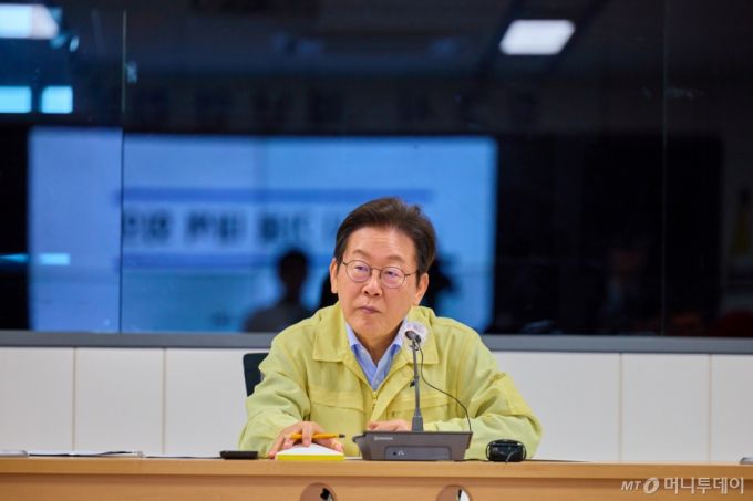 (서울=뉴스1) 허경 기자 = 이재명 대통령이 30일 강원 강릉시청 재난안전상황실에서 가뭄 대책 회의를 주재하고 있다. 대통령실 제공. 재판매 및 DB 금지) 2025.8.30/뉴스1  Copyright (C) 뉴스1. All rights reserved. 무단 전재 및 재배포,  AI학습 이용 금지.