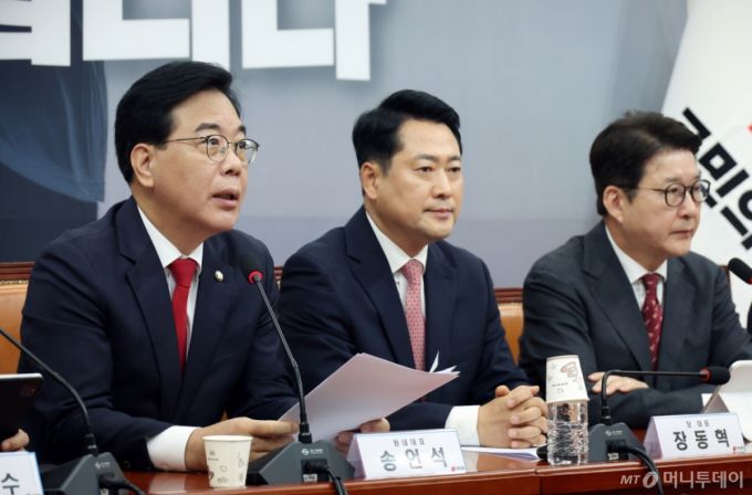 [서울=뉴시스] 고승민 기자 = 송언석 국민의힘 원내대표가 8일 서울 여의도 국회에서 열린 최고위원회의에서 발언하고 있다. 2025.09.08. kkssmm99@newsis.com /사진=고승민