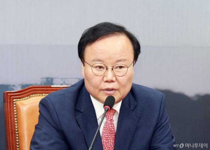 [서울=뉴시스] 김금보 기자 = 김재원 국민의힘 최고위원이 27일 오전 서울 여의도 국회에서 열린 최고위원회의에서 발언을 하고 있다. 2025.08.27. kgb@newsis.com /사진=김금보