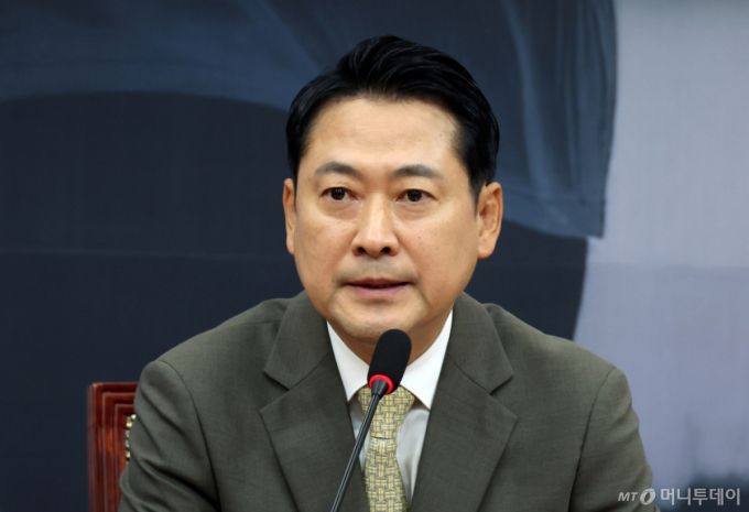 [서울=뉴시스] 고승민 기자 = 장동혁 국민의힘 대표가 9일 서울 여의도 국회에서 정청래 더불어민주당 대표 교섭단체연설 관련 입장 발표를 하고 있다. 2025.09.09. kkssmm99@newsis.com /사진=고승민