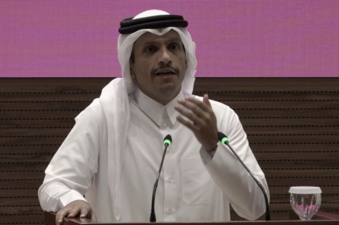 셰이크 모하메드 빈 압둘라흐만 알사니 카타르 총리가 9일(현지 시간) 카타르 도하에서 기자회견하고 있다. 알사니 총리는 이스라엘의 도하 공격에 대해 "이번 공격은 국가 테러"라며 "우리는 이 노골적인 공격에 대응할 권리가 있다"라고 강조했다. /AP=뉴시스