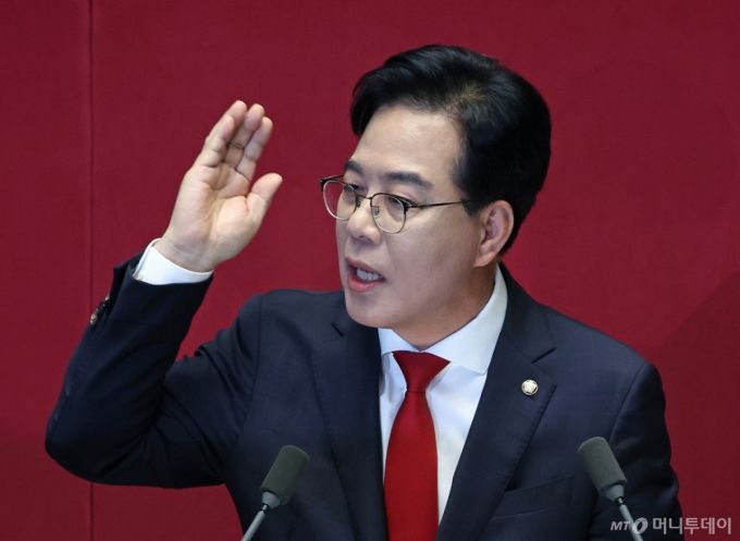 송언석 국민의힘 원내대표가 10일 오전 서울 여의도 국회에서 열린 제429회국회(정기회) 제3차 본회의에서 교섭단체 대표연설을 하고 있다. /사진=뉴시스