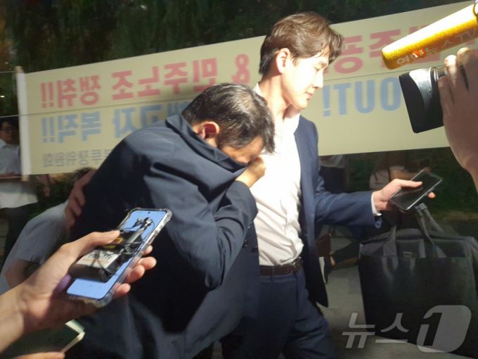 김건희 여사의 오빠 김진우 씨가 지난 7월28일 오후 김건희 특검팀(특별검사 민중기) 조사를 마치고 나오는 모습 /사진=뉴스1