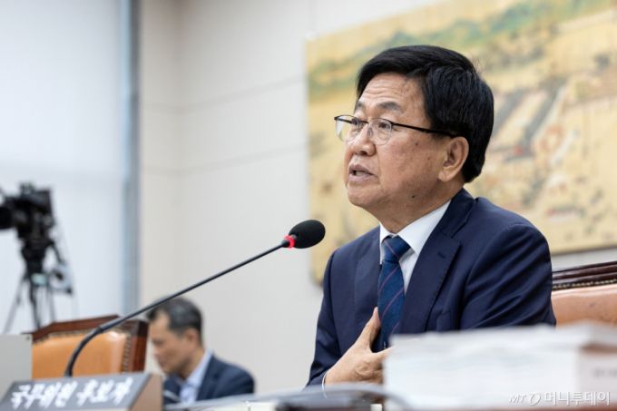 최교진 사회부총리 겸 교육부 장관 후보자가 2일 서울 여의도 국회 교육위원회에서 열린 인사청문회에 출석해 의원 질의에 답변하고 있다. /사진=뉴스1