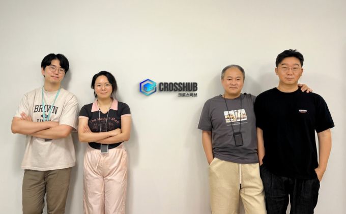 크로스허브의 공동창업자들. (왼쪽부터) 이진우 CISO(정보보호최고책임자), 박수정 CFO(최고재무책임자), 김재설 CEO(최고경영자), 김상윤 CDO(최고데이터책임자) /사진=크로스허브
