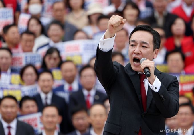 [서울=뉴시스] 김명년 기자 = 김민수 국민의힘 최고위원이 12일 오후 서울 여의도 국회에서 열린 '야당탄압 독재정치 규탄대회'에서 연설을 하고 있다. 2025.09.12. kmn@newsis.com /사진=김명년