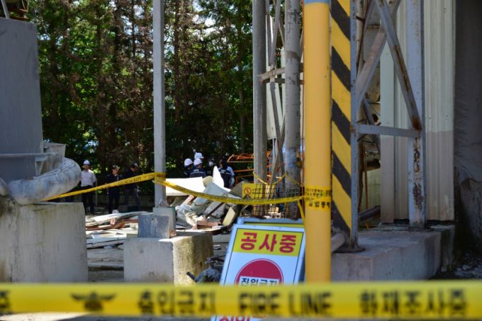 지난달 27일 3명이 숨진 전남 순천 레미콘 공장 사고 현장에 폴리스라인이 설치돼 있다. 2025.08.27. kim@newsis.com /사진=뉴시스