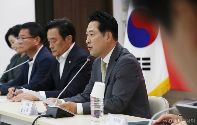 (부산=뉴스1) 윤일지 기자 = 장동혁 국민의힘 대표가 15일 오전 부산 수영구 국민의힘 부산시당에서 열린 현장 최고위원회의에서 발언하고 있다. 2025.9.15/뉴스1  Copyright (C) 뉴스1. All rights reserved. 무단 전재 및 재배포,  AI학습 이용 금지. /사진=(부산=뉴스1) 윤일지 기자