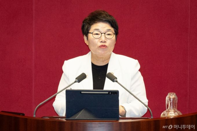 (서울=뉴스1) 유승관 기자 = 임이자 국민의힘 의원이 15일 서울 여의도 국회에서 열린 제429회 국회(정기회) 제5차 본회의에서 정치에 관한 대정부 질문을 하고 있다. 2025.9.15/뉴스1  Copyright (C) 뉴스1. All rights reserved. 무단 전재 및 재배포,  AI학습 이용 금지. /사진=(서울=뉴스1) 유승관 기자