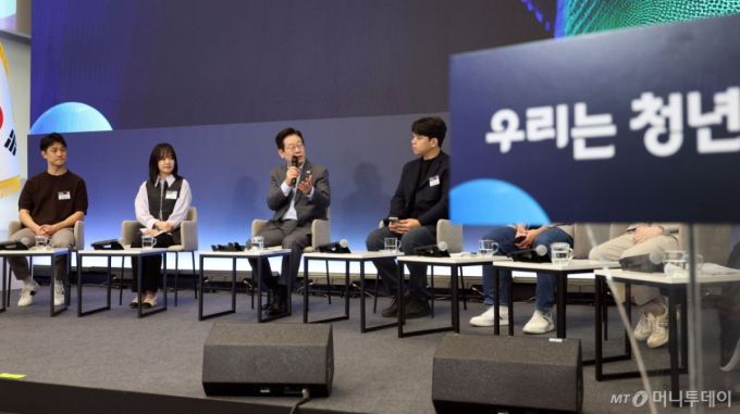 [성남=뉴시스] 고범준 기자 = 이재명 대통령이 17일 경기도 성남시 스타트업 스퀘어에서 열린 청년 스타트업 상상콘서트에서 발언하고 있다. 2025.09.17. bjko@newsis.com /사진=고범준