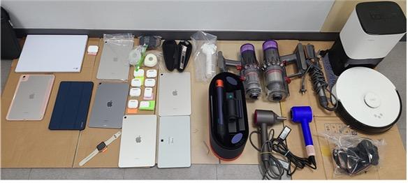 한국국제교류재단 직원들이 교육훈련비로 취득한 관련 물품들/사진제공=한정애 의원실, 한국국제교류재단