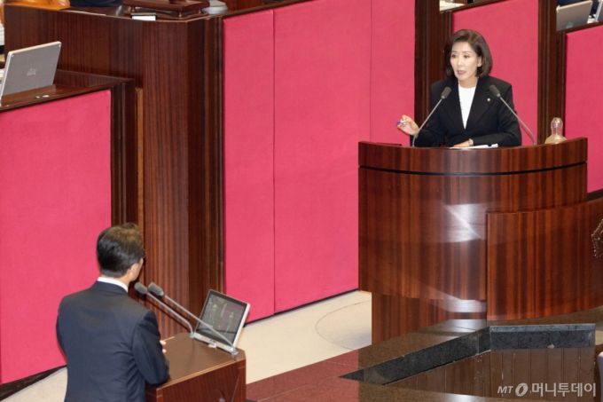 (서울=뉴스1) 이승배 기자 = 18일 서울 여의도 국회에서 열린 제429회 국회(정기회) 제8차 본회의에서 나경원 국민의힘 의원이 교육·사회·문화에 관한 대정부 질문을 하고 있다. 2025.9.18/뉴스1  Copyright (C) 뉴스1. All rights reserved. 무단 전재 및 재배포,  AI학습 이용 금지. /사진=(서울=뉴스1) 이승배 기자