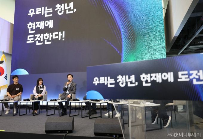 [성남=뉴시스] 고범준 기자 = 이재명 대통령이 17일 경기도 성남시 스타트업 스퀘어에서 열린 청년 스타트업 상상콘서트에서 발언하고 있다. 2025.09.17. bjko@newsis.com /사진=고범준