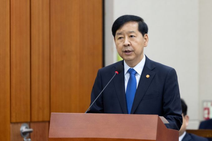 구윤철 부총리 겸 기획재정부 장관이 13일 서울 여의도 국회에서 열린 기획재정위원회 국정감사에 출석해 인사말하고 있다./사진제공=뉴스1