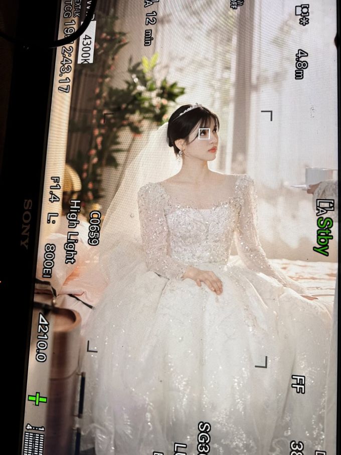 인플루언서 안유정(본명 이유정)이 웨딩드레스를 입은 사진을 올려 연인인 방송인 유병재와의 결혼설이 불거진 가운데, 소속사 측이 입장을 밝혔다./사진=안유정 인스타그램