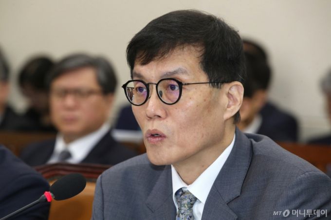 이창용 한국은행 총재가 지난해 서울 여의도 국회에서 열린 기획재정위원회의 기획재정부, 한국은행 등에 대한 종합 국정감사에 출석해 의원 질의에 답하고 있다. /사진=뉴스1