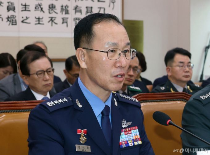 손석락 공군참모총장(대장)이 지난 10월17일 서울 여의도 국회에서 열린 법제사법위원회의 군사법원 국정감사에서 의원 질의에 답하고 있다. / 사진=뉴시스
