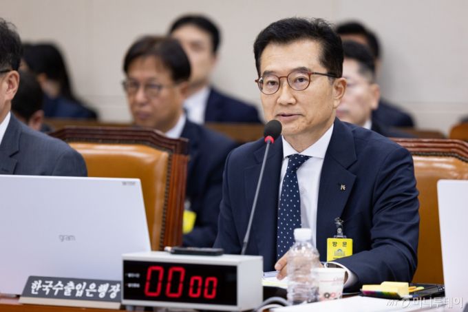안종혁 한국수출입은행장 직무대행이 27일 서울 여의도 국회에서 열린 기획재정위원회의 한국수출입은행 등에 대한 국정감사에서 의원 질의에 답하고 있다. 2025.10.27/사진=뉴스1 /사진=(서울=뉴스1) 유승관 기자