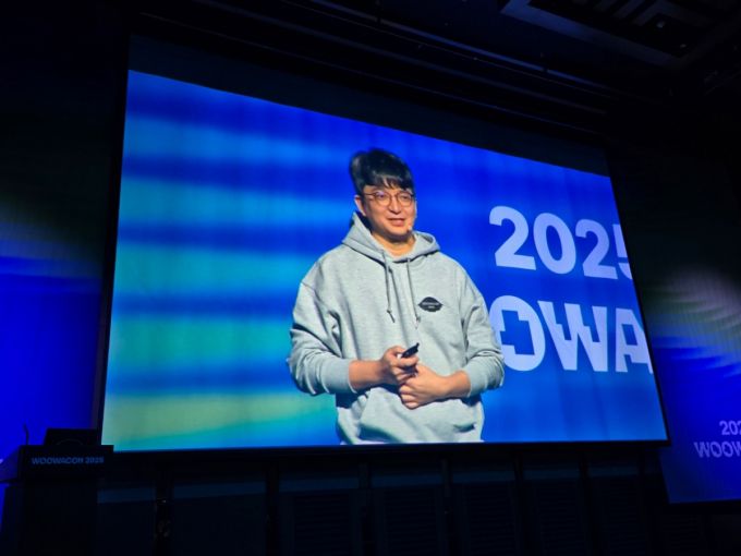 고명석 CTO가 우아한콘퍼런스 2025에서 발표를 진행했다./사진=이찬종 기자