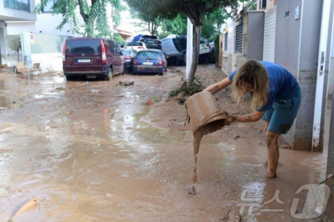 2024년 10월 29일 스페인 발렌시아 지역에서 발생한 대홍수 현장 모습. 해당 재난으로 주민 226명이 사망했다. /로이터=뉴스1