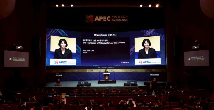 최수연 네이버 대표가 APEC CEO 서밋에서 기조연설을 진행했다./사진=네이버