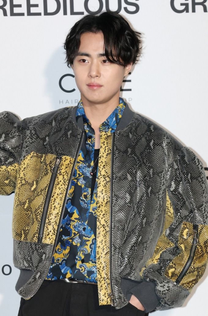 배우 조병규가 지난 2월6일 서울 중구 동대문디자인플라자(DDP)에서 열린 ‘2025 F/W서울패션위크’ ‘그리디어스’ 컬렉션에 참석해 포즈를 취하고 있다./사진=뉴스1