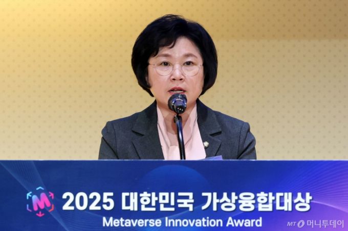 김현 더불어민주당 의원이 6일 서울 중구 페럼타워에서 열린 '2025 대한민국 가상융합대상'에서 축사를 하고 있다. /사진=이기범 leekb@