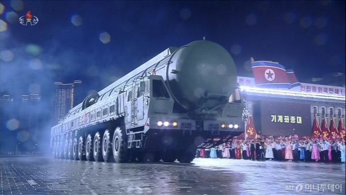 지난 10월10일 평양 김일성광장에서 노동당 창건 80주년 경축 열병식이 성대히 거행됐다고 조선중앙TV가 11일 보도했다. 사진은 신형 대륙간탄도미사일(ICBM) '화성-20형' 모습. / 사진=뉴시스(조선중앙TV)